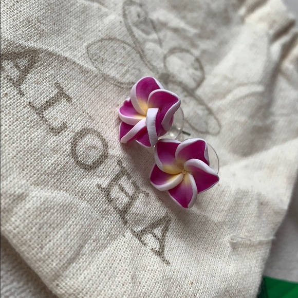 Hawaiian Handmade Plumeria Flower Studs &Hairclip - Picture 2 of 5